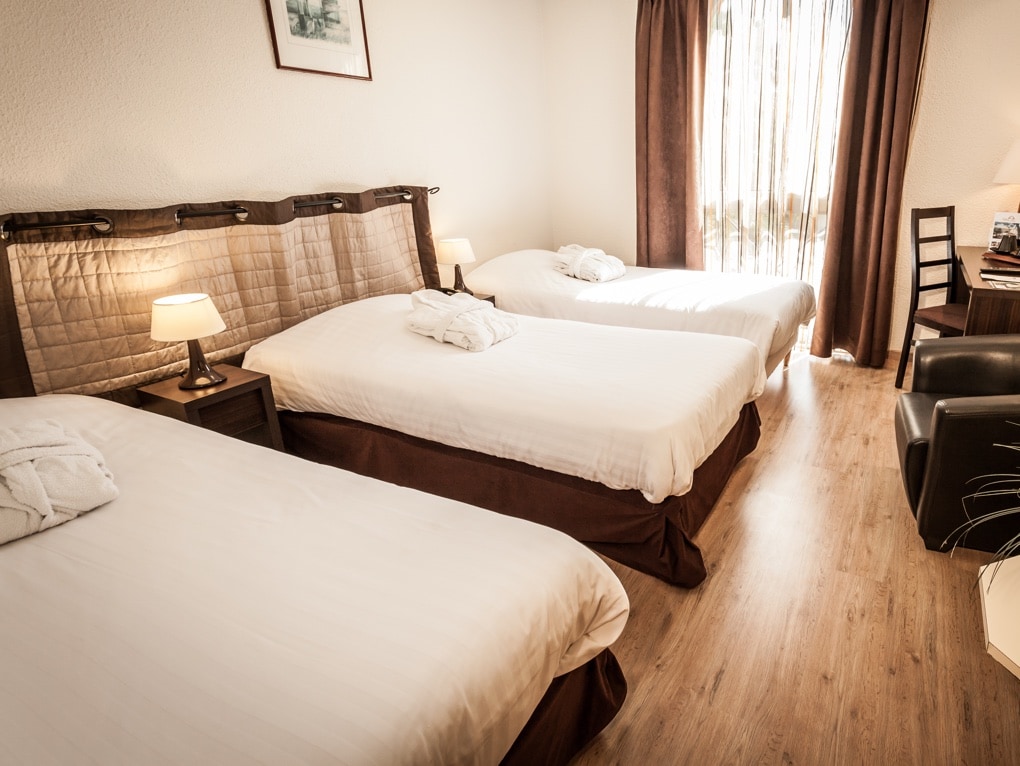 hotel *** clos de l'aube rouge a montpellier chambre à trois lits